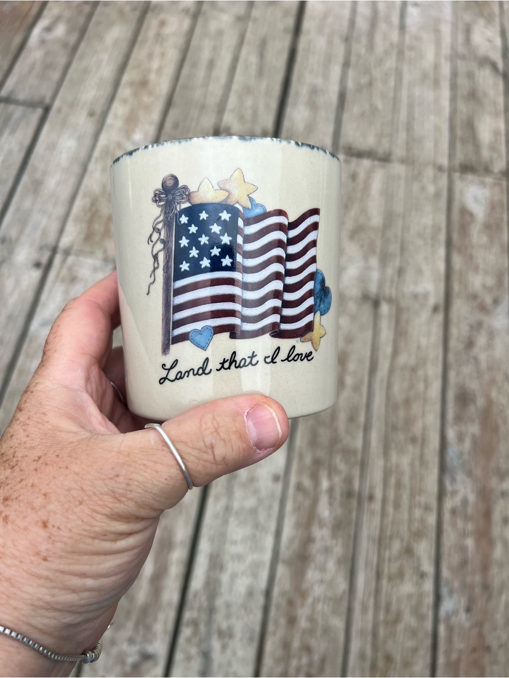 Patriotic 'Land That I Love' Ceramic Mug with Flag Design